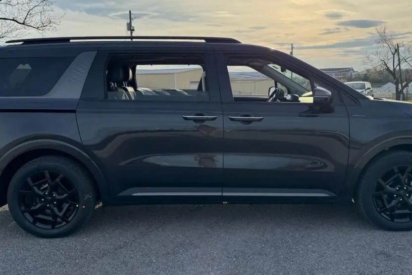 2025 Kia Carnival SX Prestige photo 1