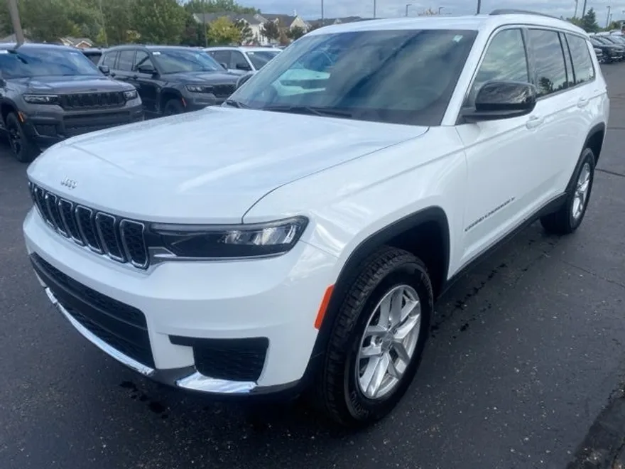 2024 Jeep Grand Cherokee Laredo photo 1
