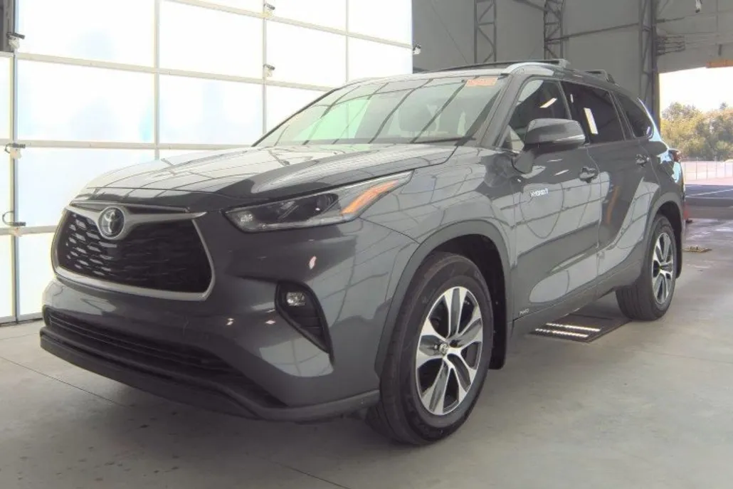 2021 Toyota Highlander Hybrid XLE photo 1