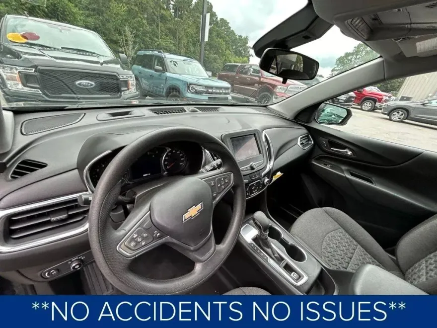 2023 Chevrolet Equinox LT photo 1
