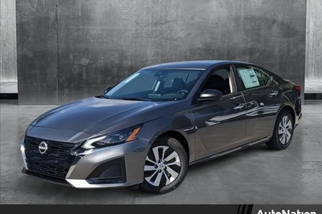 2025 Nissan Altima S photo 1