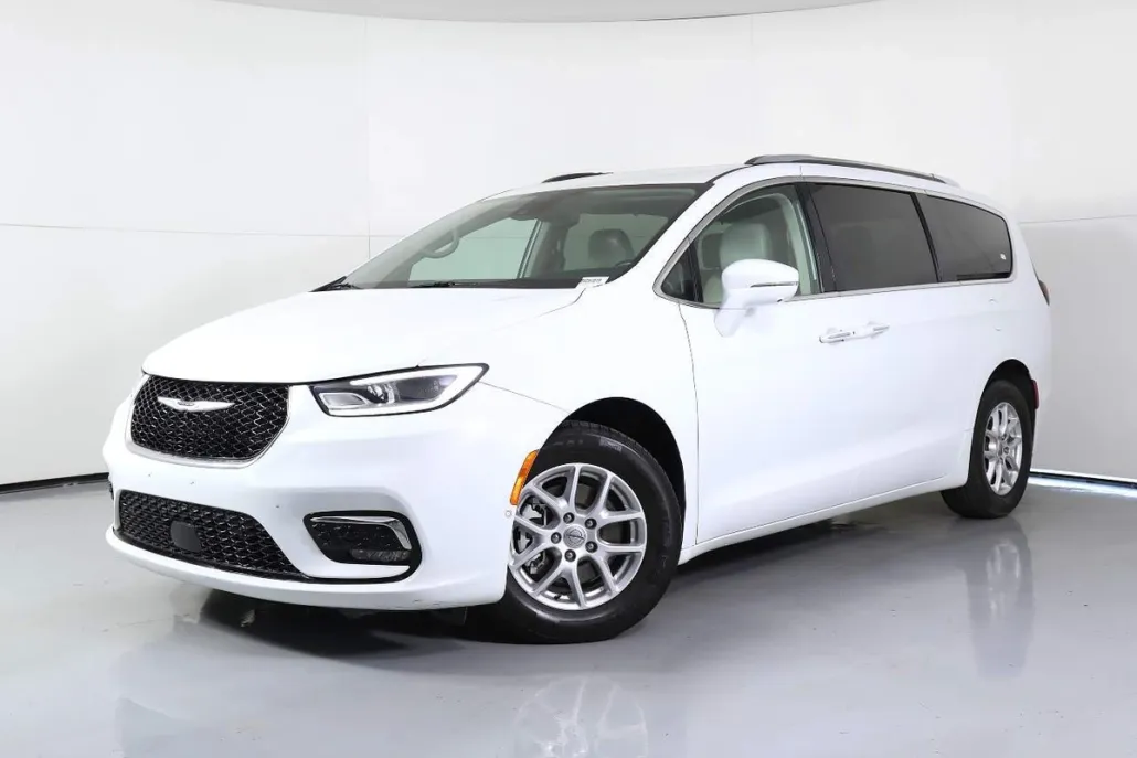 2021 Chrysler Pacifica Touring L photo 1