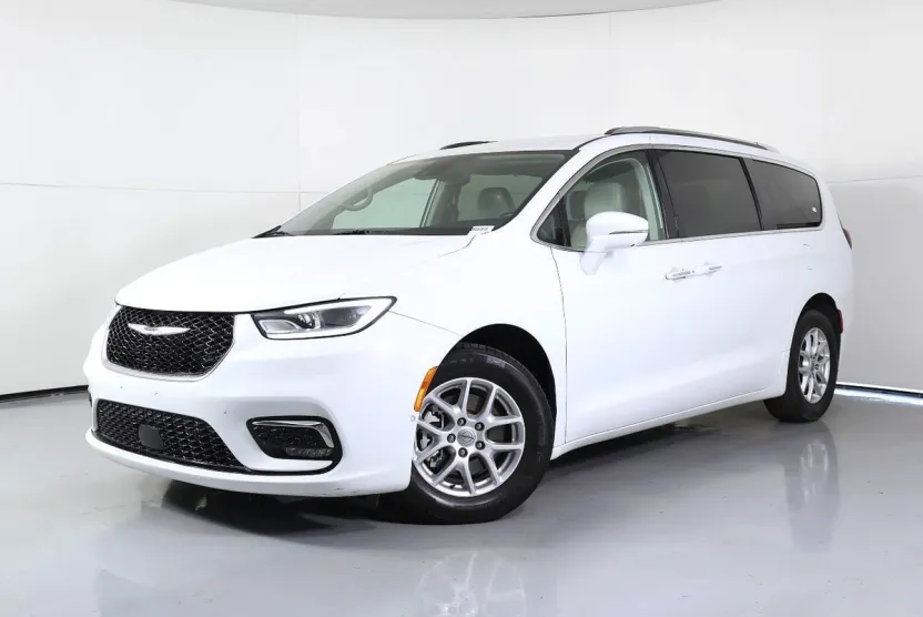 2021 Chrysler Pacifica Touring L photo 1