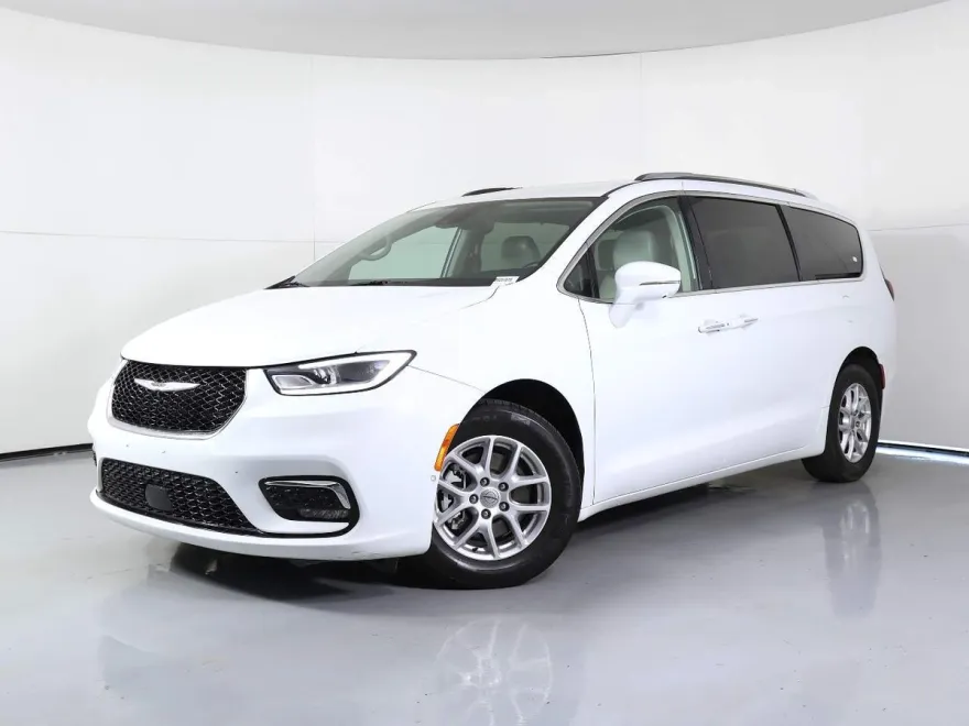 2021 Chrysler Pacifica Touring L photo 1