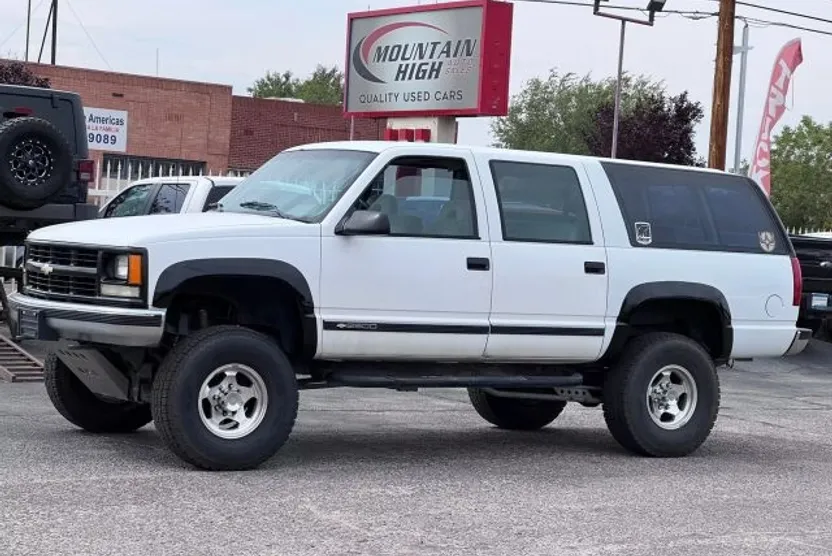 1994 Chevrolet Suburban 2500 photo 1