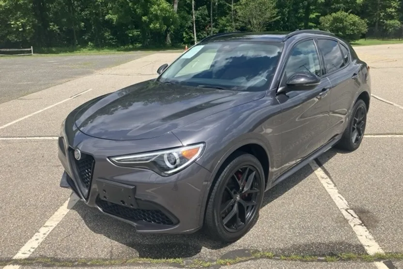 2021 Alfa Romeo Stelvio Ti photo 1
