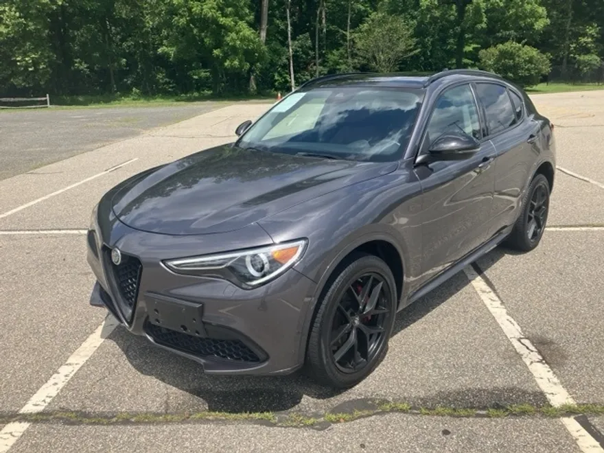 2021 Alfa Romeo Stelvio Ti photo 1