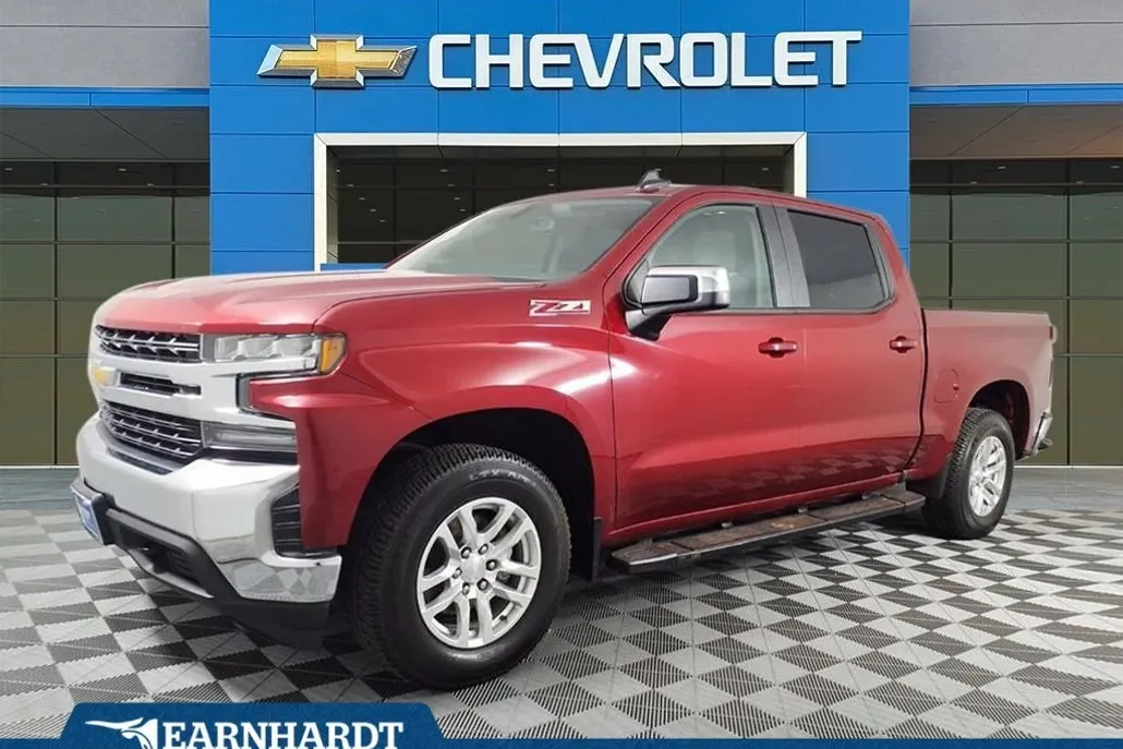 2019 Chevrolet Silverado LT photo 1