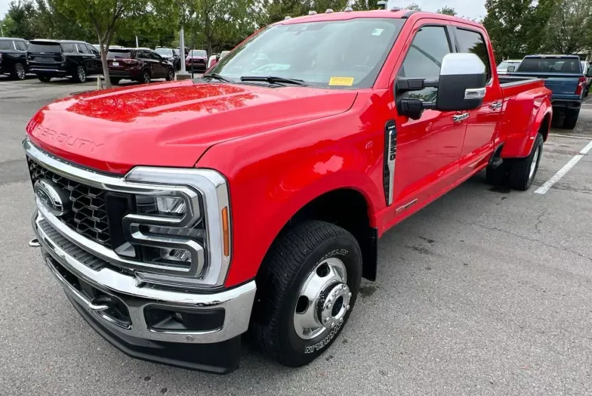 2023 Ford F-350 Lariat photo 1