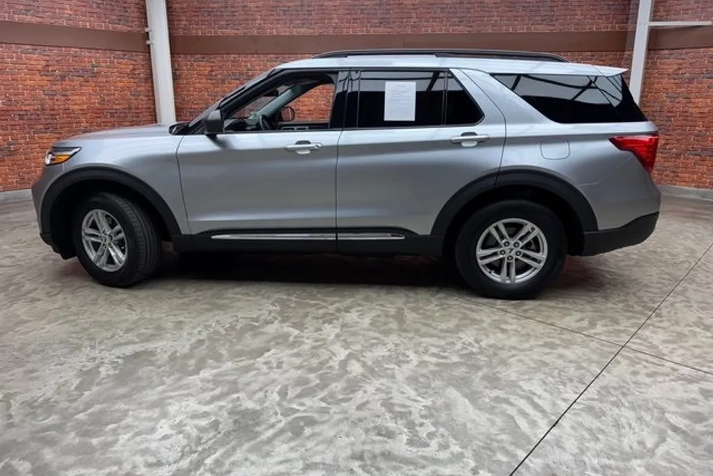 2024 Ford Explorer XLT photo 1