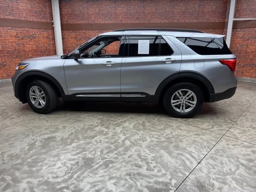 2024 Ford Explorer XLT photo 1