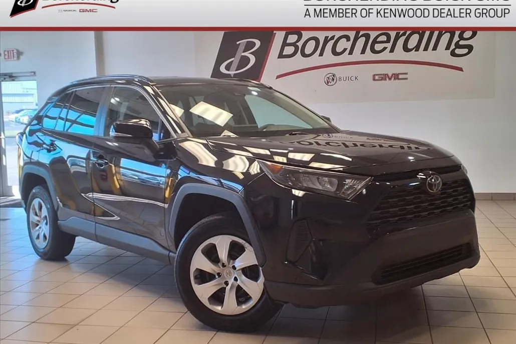 2021 Toyota RAV4 LE photo 1