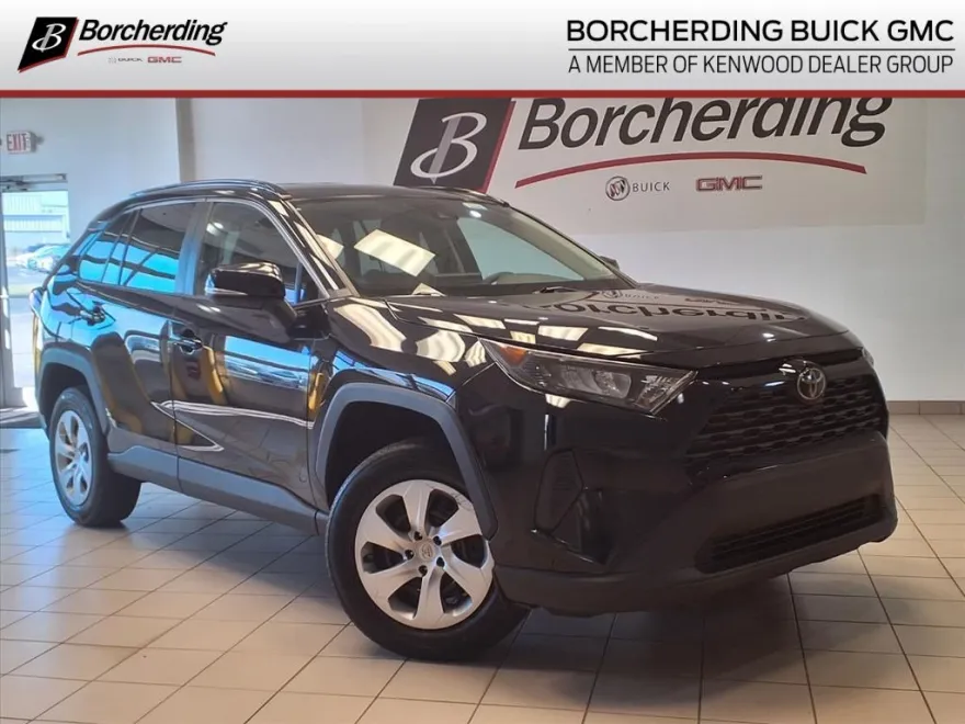 2021 Toyota RAV4 LE photo 1