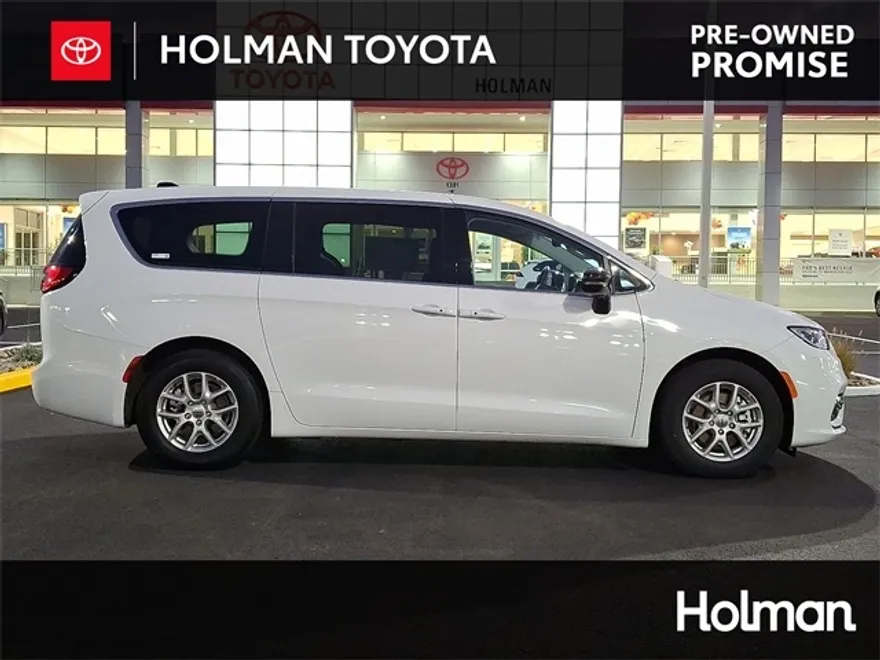 2024 Chrysler Pacifica Touring L photo 1