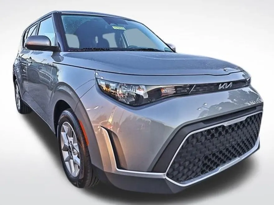 2023 Kia Soul LX photo 1