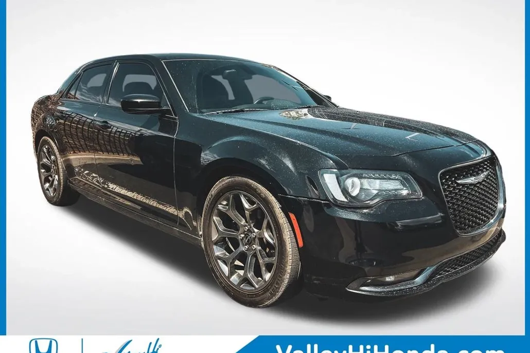 2015 Chrysler 300 S photo 1