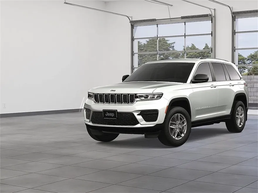 2025 Jeep Grand Cherokee Laredo photo 1