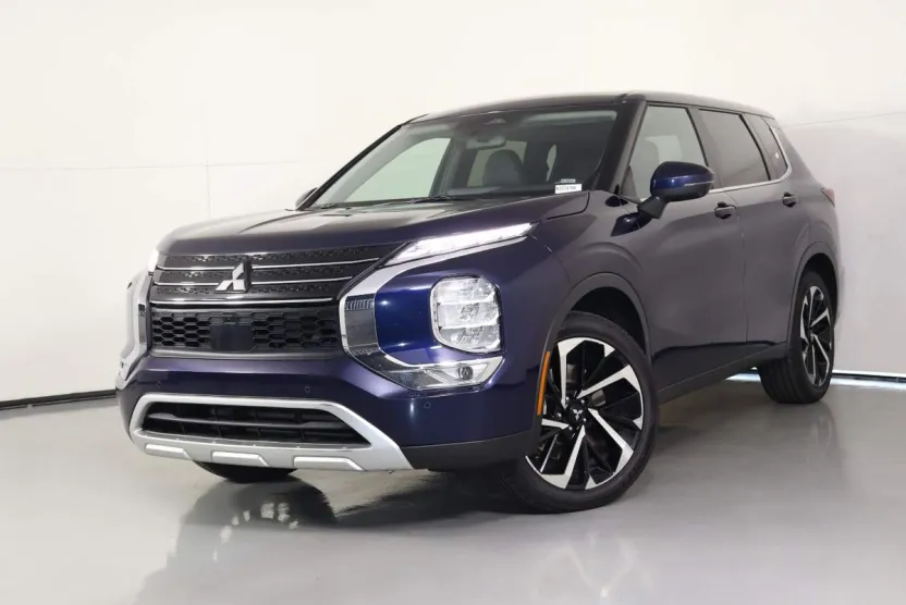2024 Mitsubishi Outlander SE photo 1