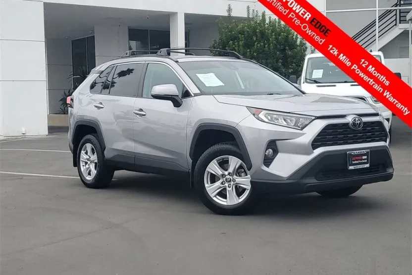 2021 Toyota RAV4 XLE photo 1