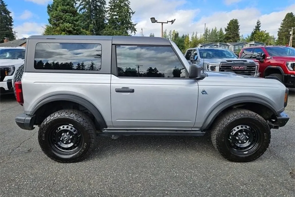 2022 Ford Bronco Base photo 1