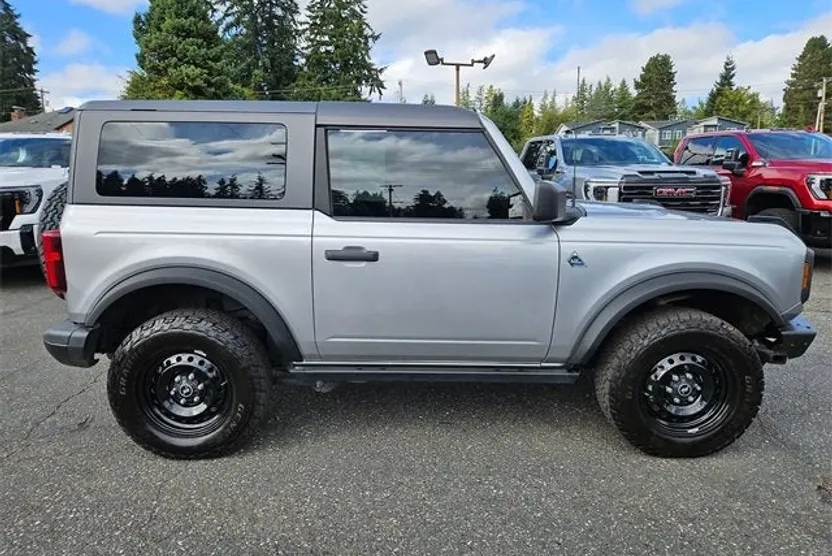 2022 Ford Bronco Base photo 1