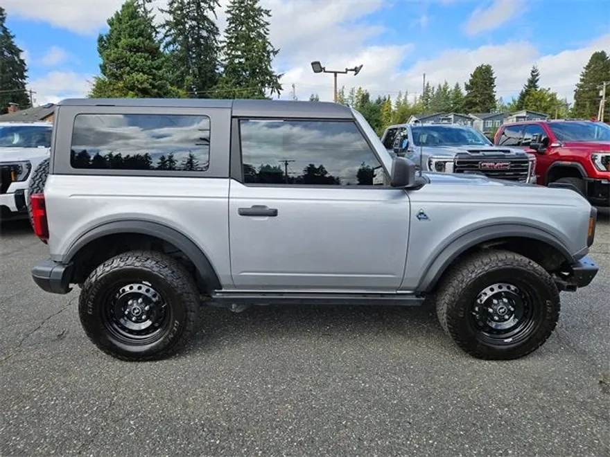 2022 Ford Bronco Base photo 1