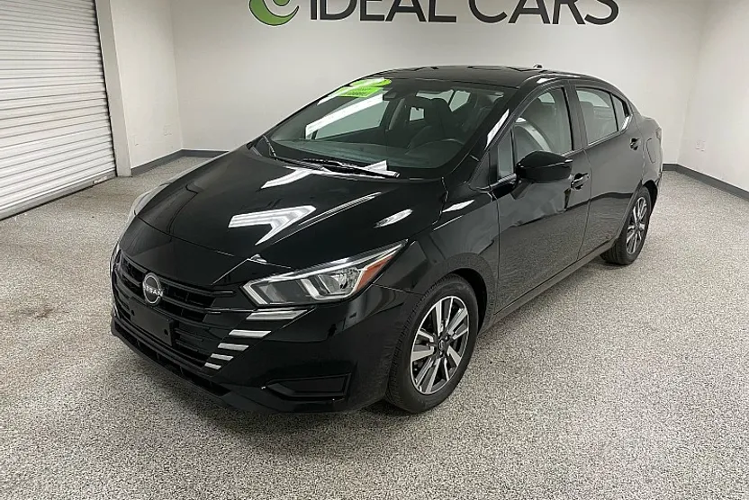 2023 Nissan Versa SV photo 1