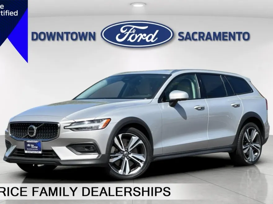 2024 Volvo V60 Cross Country B5 Plus photo 1