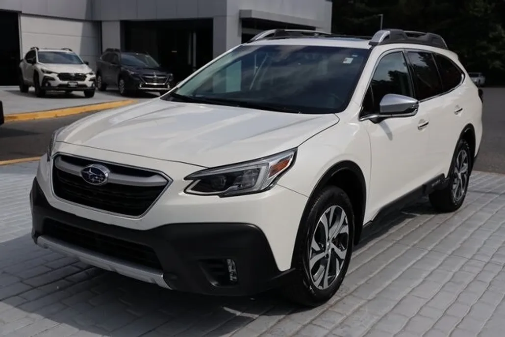 2022 Subaru Outback Touring photo 1