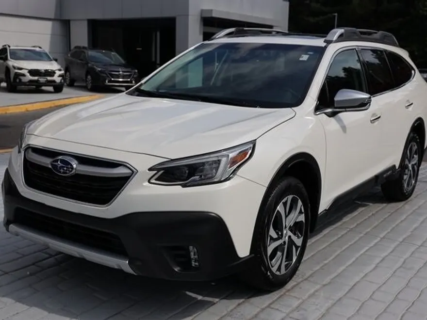 2022 Subaru Outback Touring photo 1