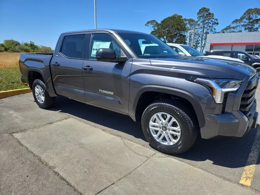 2025 Toyota Tundra SR5 CrewMax photo 1