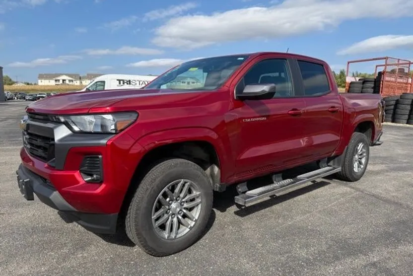 2024 Chevrolet Colorado LT photo 1