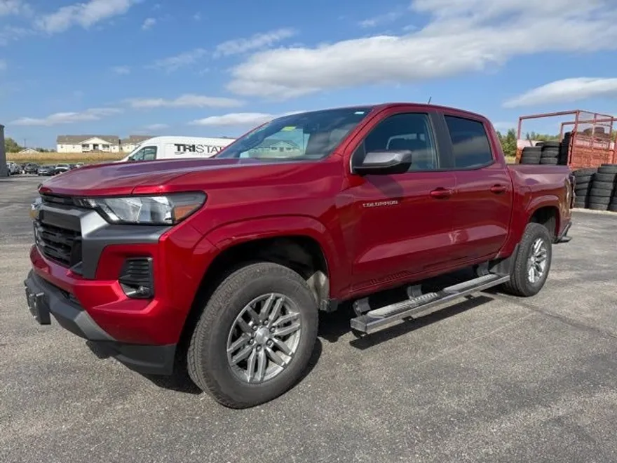 2024 Chevrolet Colorado LT photo 1