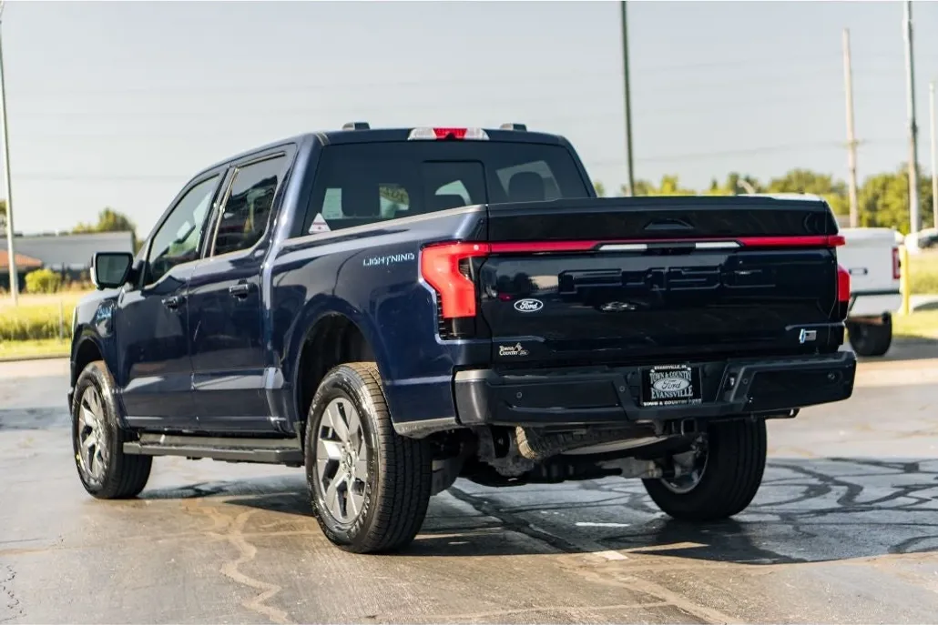 2025 Ford F-150 Lightning Lariat photo 1