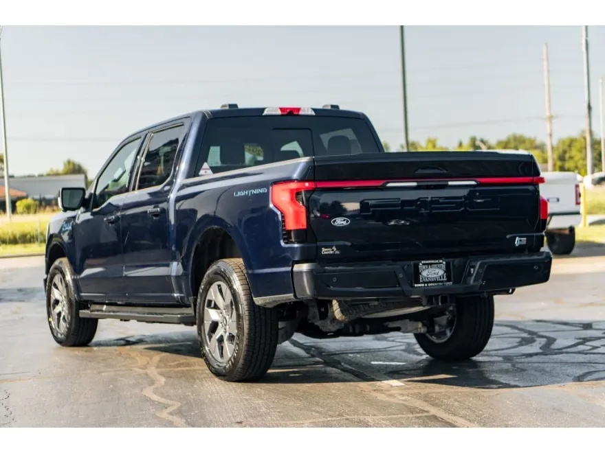 2025 Ford F-150 Lightning Lariat photo 1