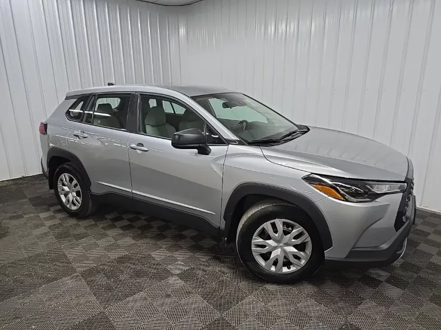 2022 Toyota Corolla Cross L photo 1