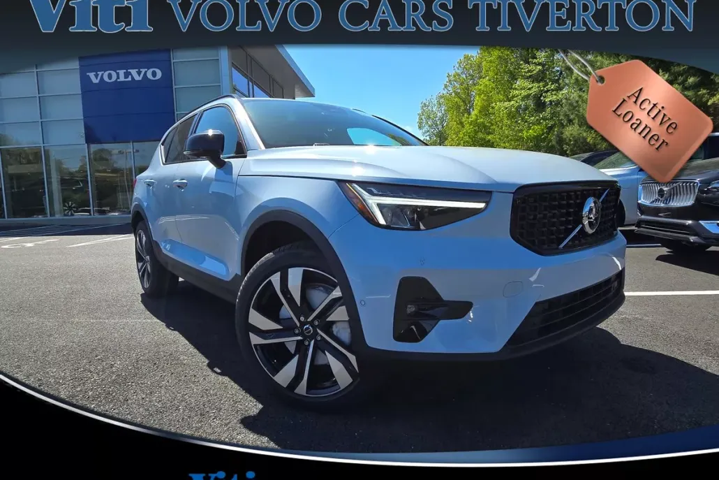 2024 Volvo XC40 Plus photo 1