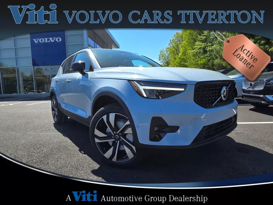 2024 Volvo XC40 Plus photo 1