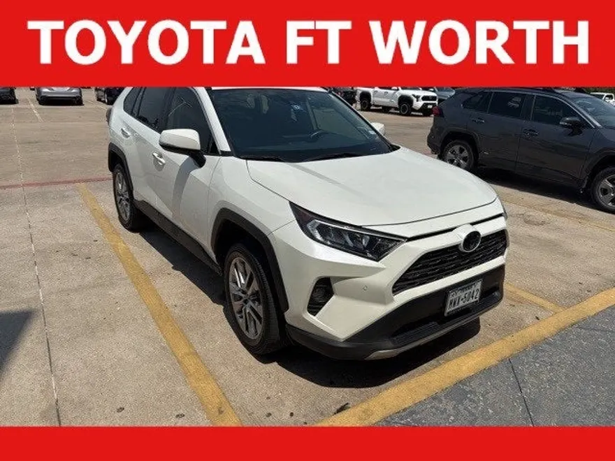 2020 Toyota RAV4 Limited photo 1