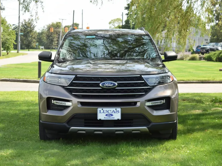 2021 Ford Explorer XLT photo 1
