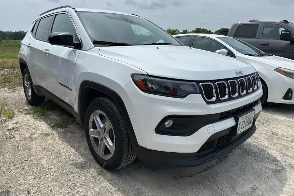 2023 Jeep Compass Latitude photo 1