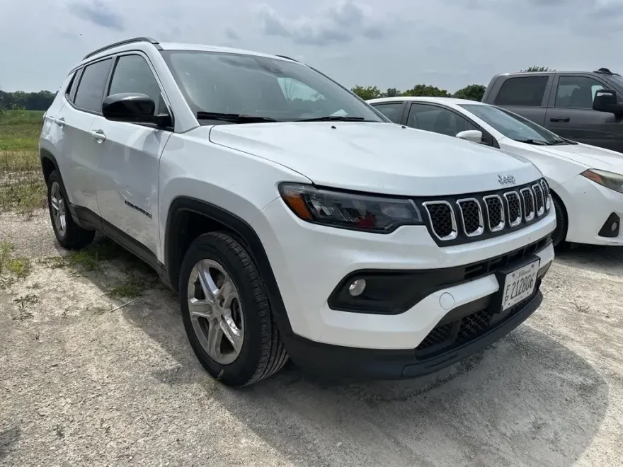 2023 Jeep Compass Latitude photo 1