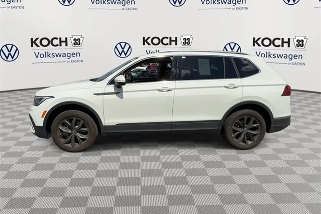 2022 Volkswagen Tiguan SE photo 1