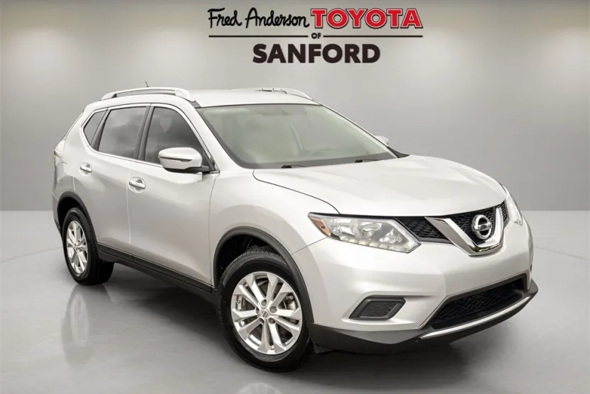 2016 Nissan Rogue SV photo 1