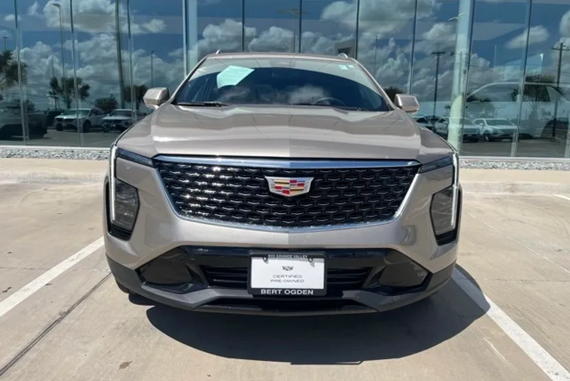 2025 Cadillac XT4 Premium Luxury photo 1