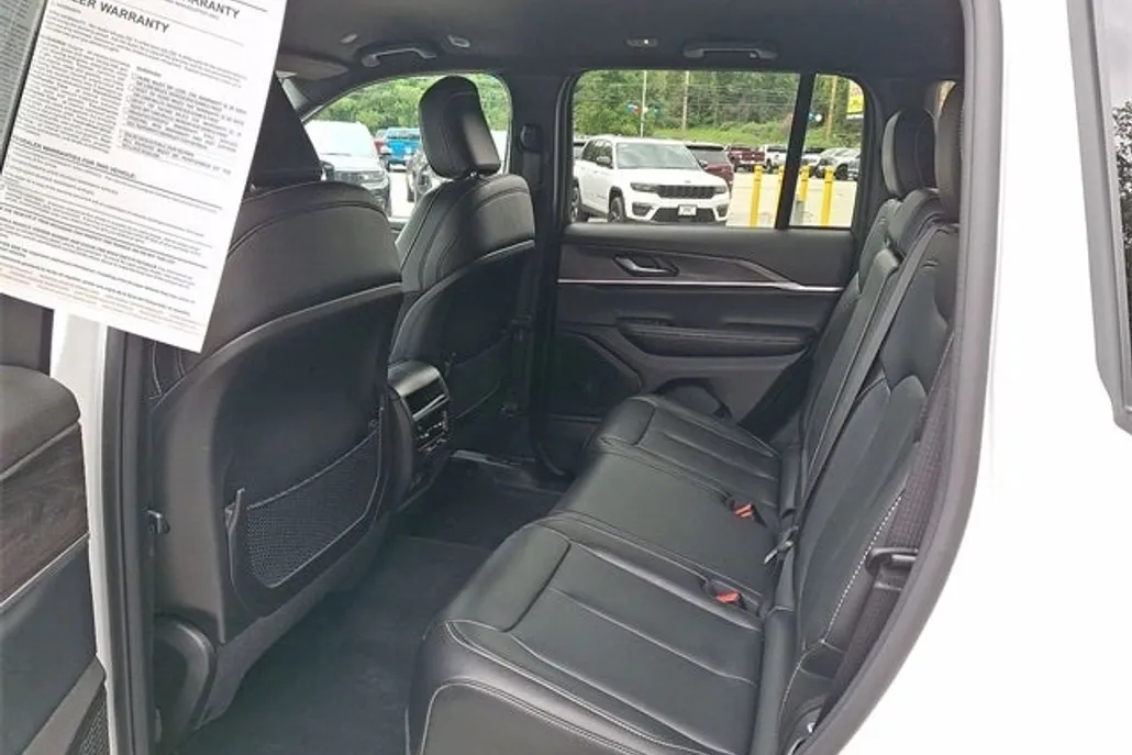 2024 Jeep Grand Cherokee Limited photo 1