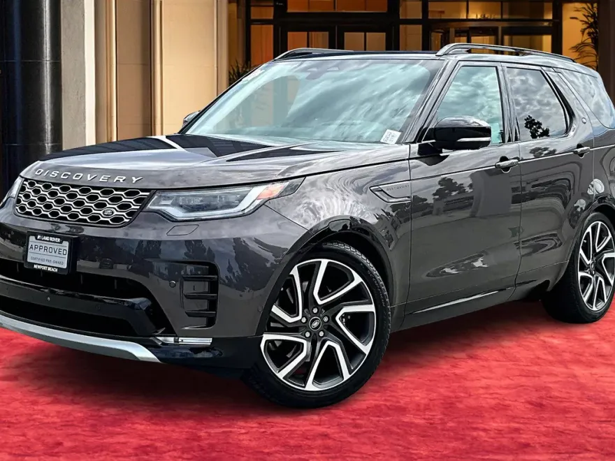 2024 Land Rover Discovery Metropolitan Edition photo 1