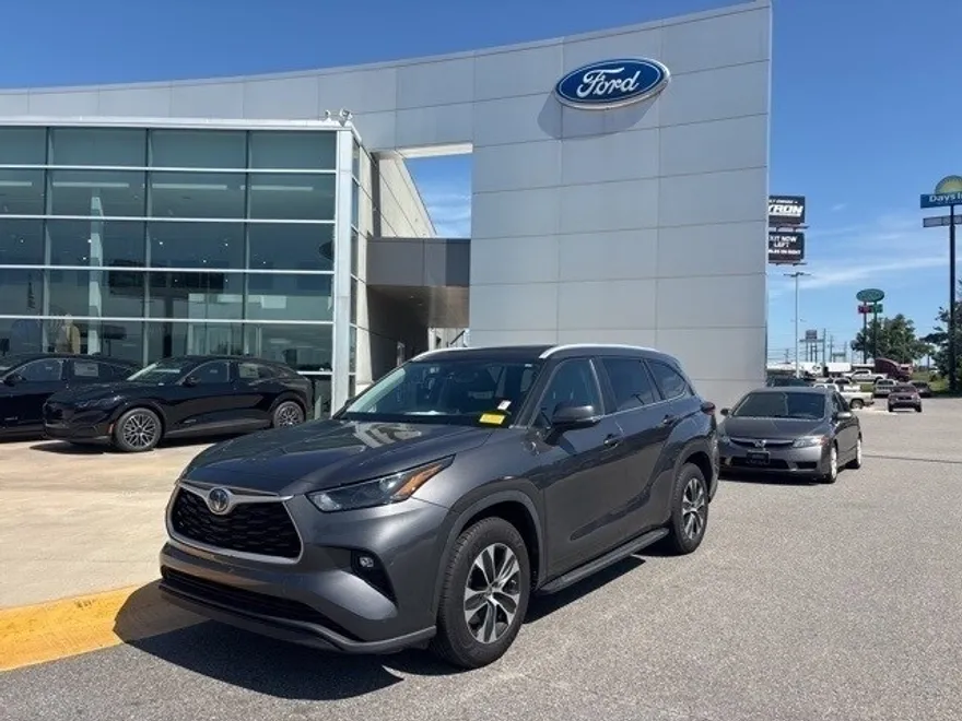 2023 Toyota Highlander Hybrid XLE photo 1