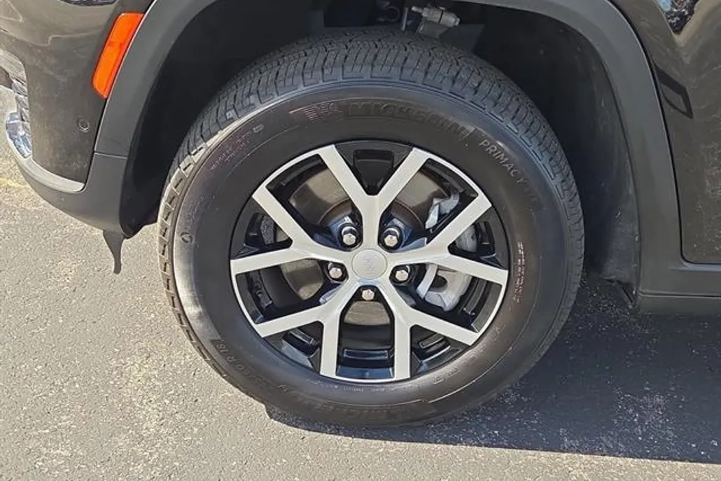 2024 Jeep Grand Cherokee Limited photo 1