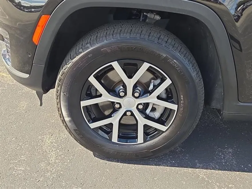 2024 Jeep Grand Cherokee Limited photo 1